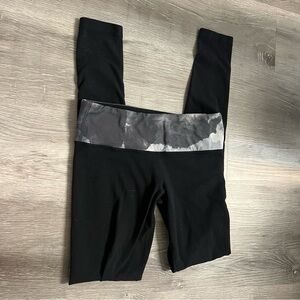 Lululemon black leggings with greyscale waistband